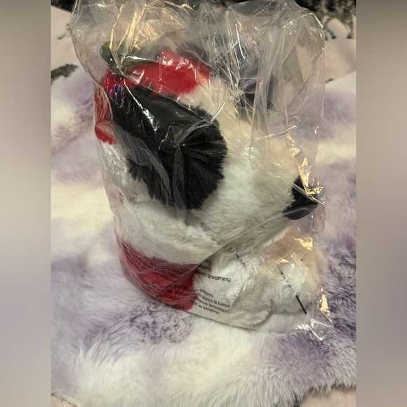 Snoopy Warmer as a Strawberry Plush - Picture 7 of 8